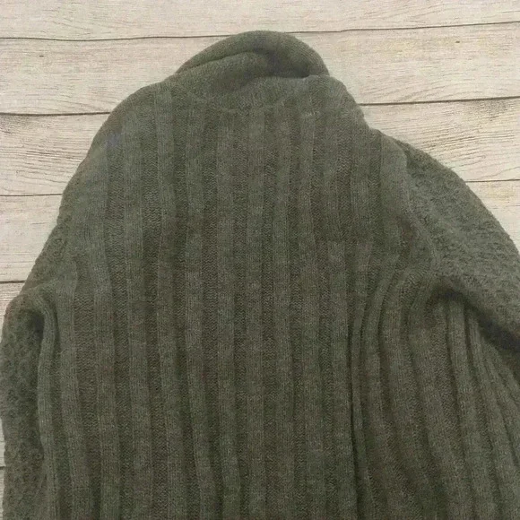 Carolyn Taylor Cardigan Sweater - Picture 5 of 9